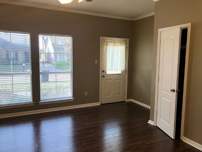 Building Photo - 351 Meadow Crossing Dr