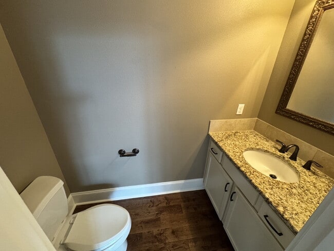 Building Photo - Milwaukie 4-Bedroom Home on Corner Lot, Spacious, A/C