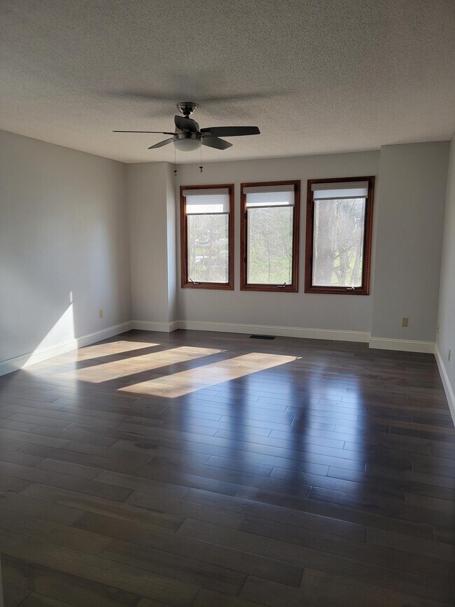 Building Photo - 116 Knollwood Ln