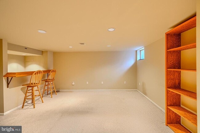 Building Photo - 372 Old Trail