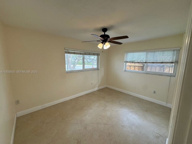 Building Photo - 18600 SW 97th Ave