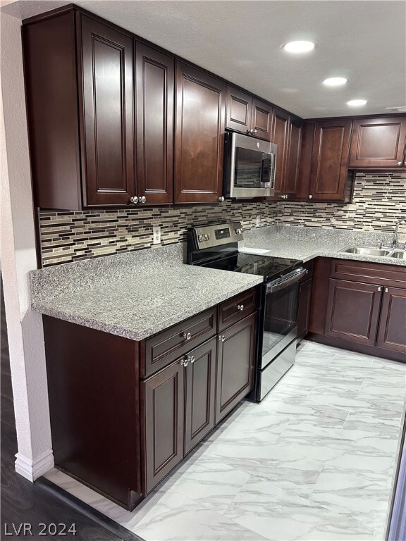 Building Photo - 1121 Willow Tree Dr