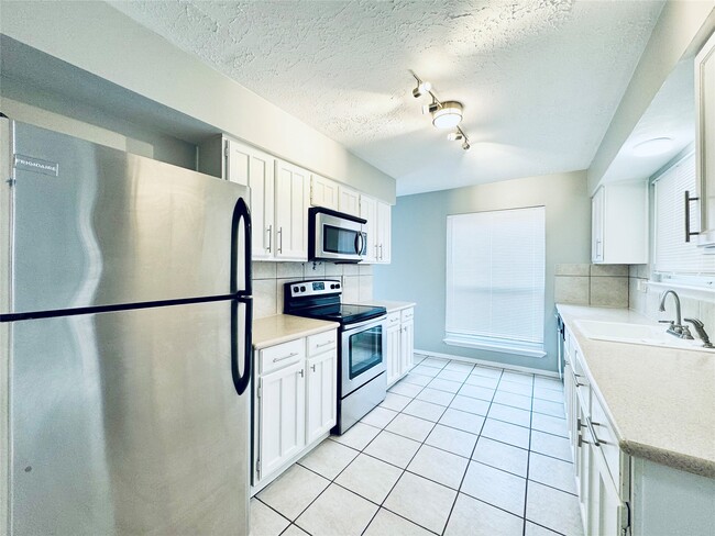 Building Photo - 16203 Indian Mill Dr