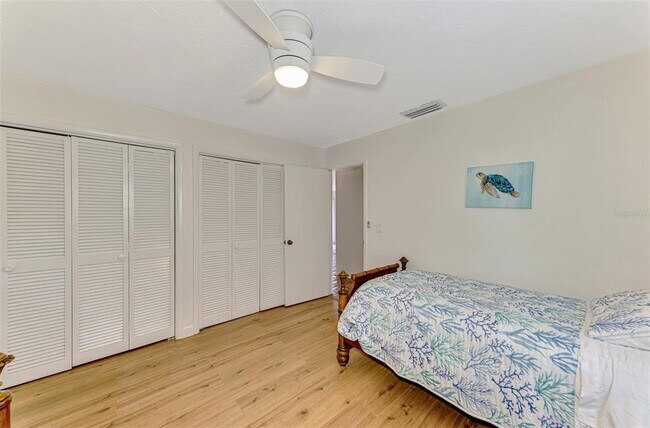 Building Photo - 4946 Commonwealth Dr