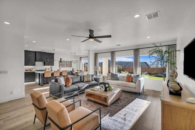 Building Photo - Stunning 6 Bedroom Home in St. George!