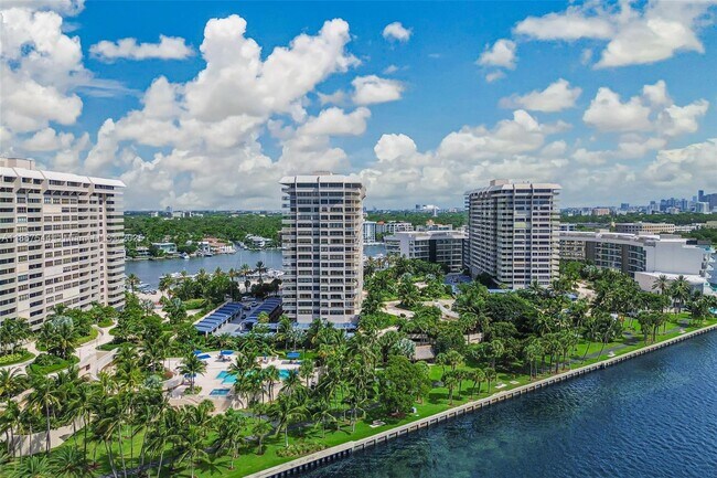 Building Photo - 2 Grove Isle Dr