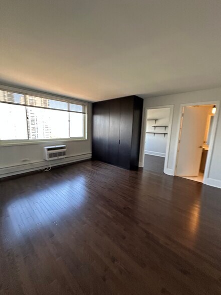 Building Photo - 1350 N Dearborn St