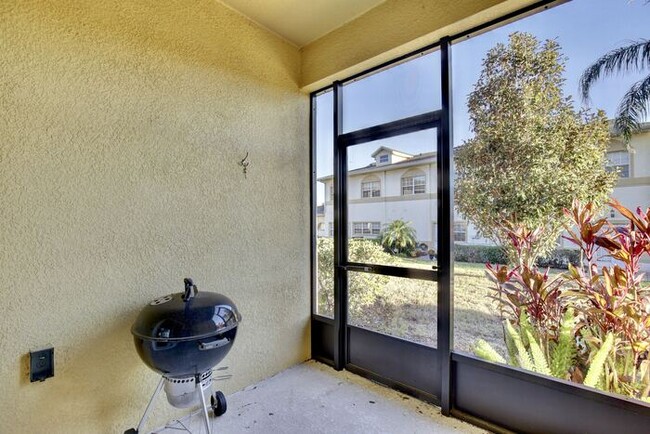 Building Photo - Gorgeous 4/2.5 Spacious Townhome with a Lo...