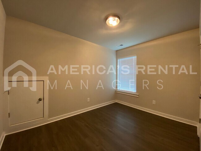 Building Photo - Home for Rent in Jemison, AL! Available to View!