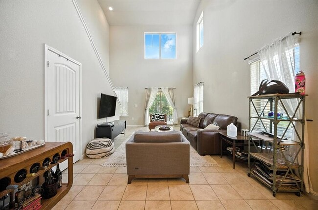 Building Photo - 516 E Slaughter Ln