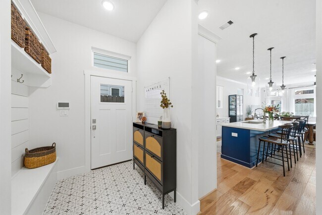 Building Photo - 1807 Bingham St