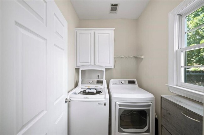 Building Photo - 1085 Arbor Creek Dr