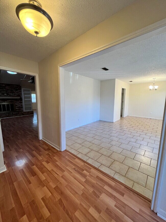 Building Photo - 6305 Raleigh Ave