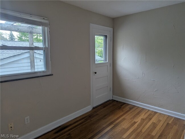 Building Photo - 707 Bell Rd