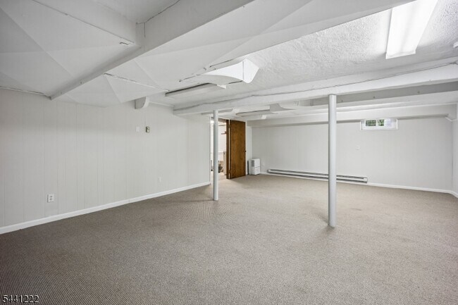 Building Photo - 11 Wordsworth Rd