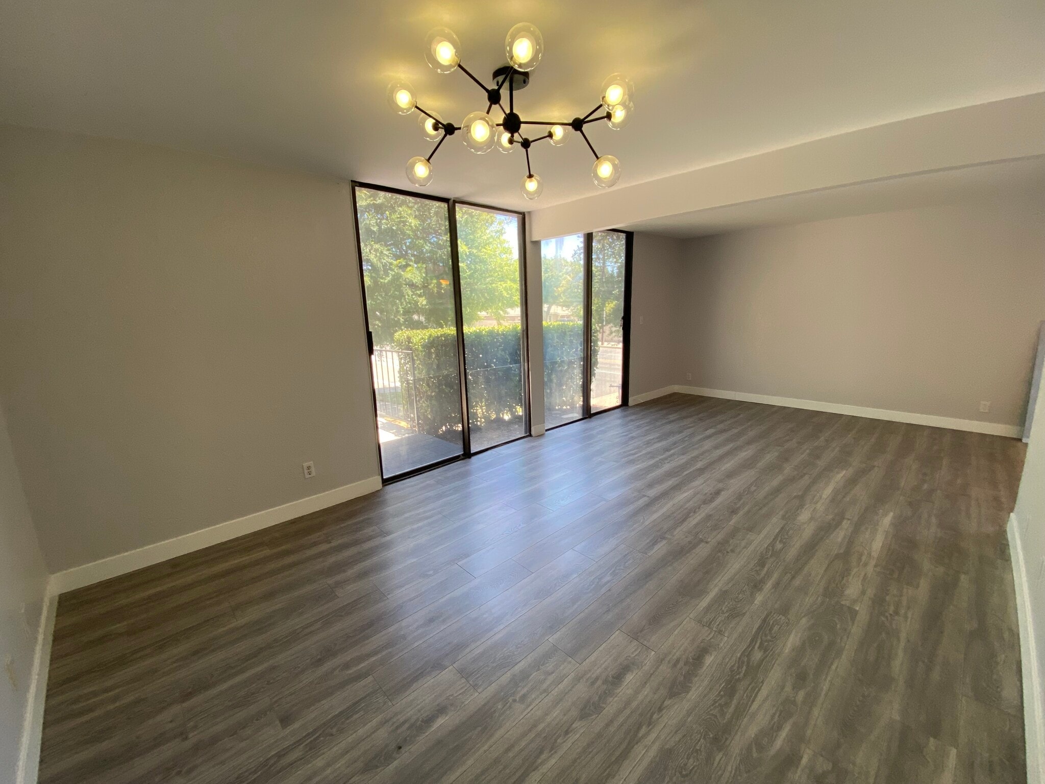 Building Photo - 1631 E Cypress St