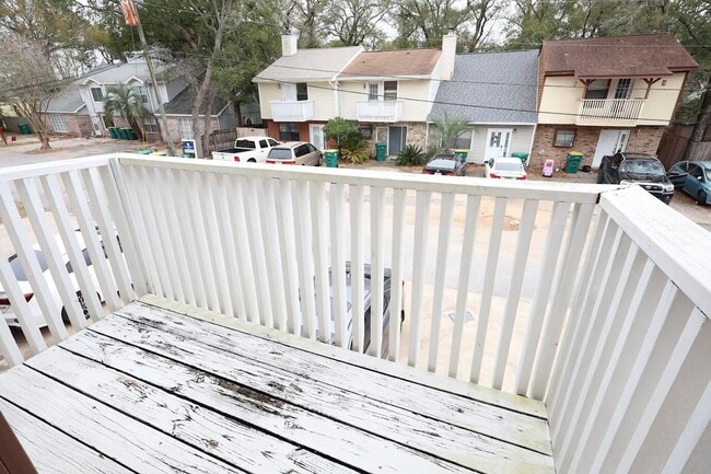 Building Photo - 940 Central Ave