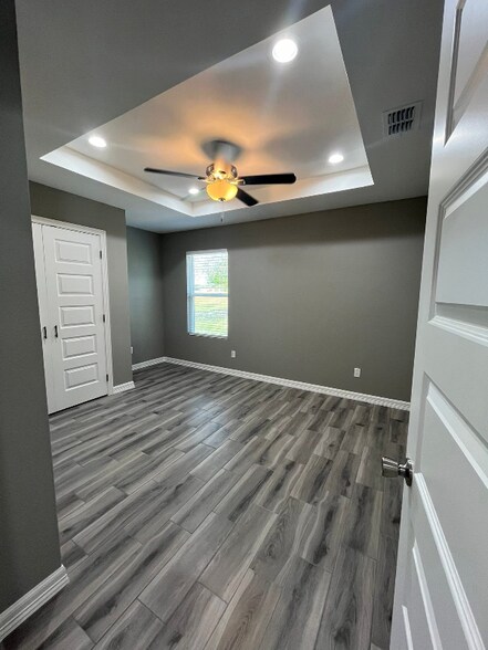 Building Photo - 6911 Venus Dr