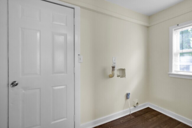 Building Photo - 617 1st Ave