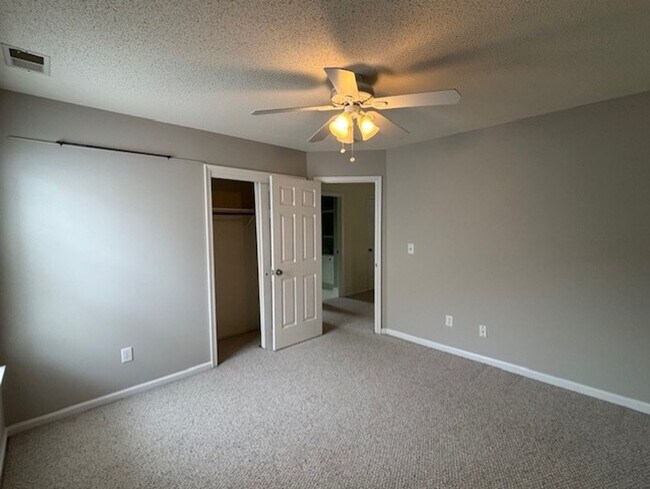 Building Photo - 3301 Sacramento Dr