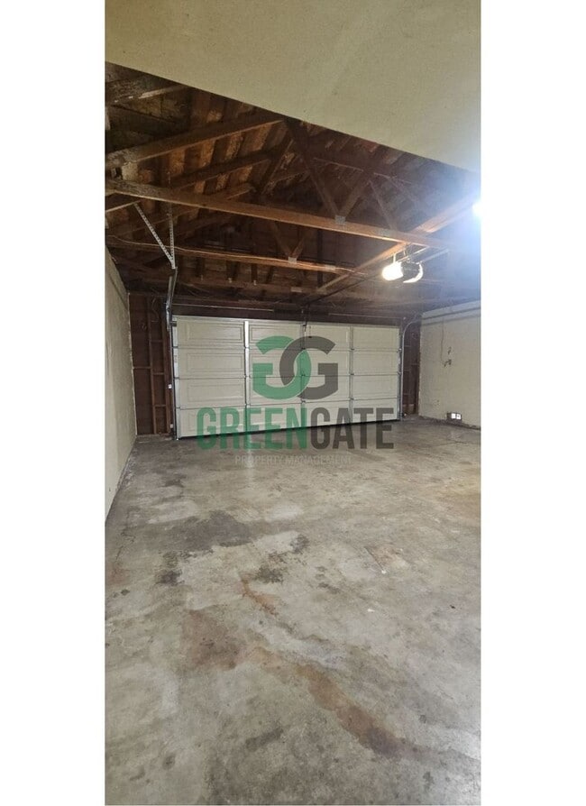 Building Photo - 3 BEDROOM 2 BATH HOME MOVE IN READY IN North MODESTO!