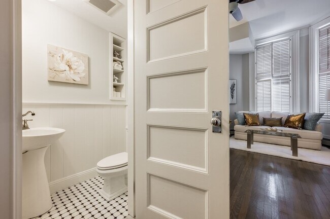 Building Photo - 484 Beacon St