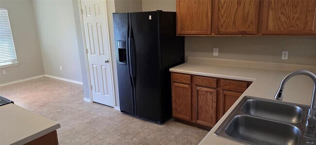 Building Photo - 204 Quail Hollow Dr