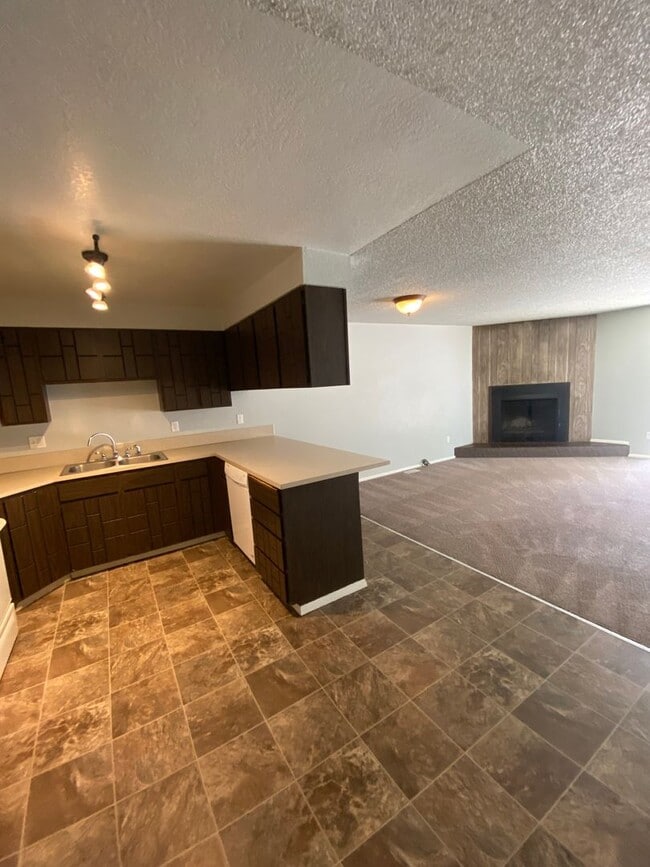 Building Photo - Ready first of June / 3 bedroom 2 bathroom...