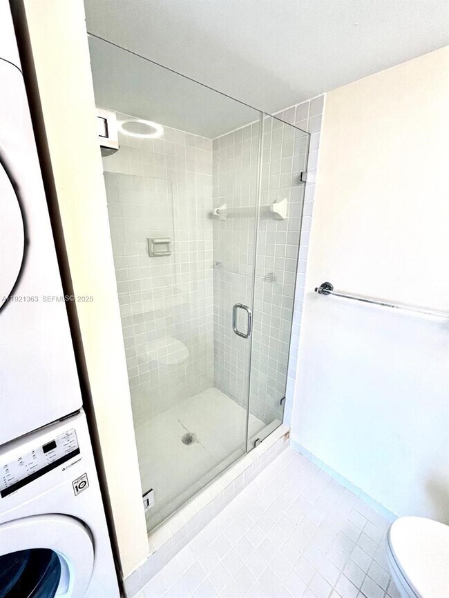 Building Photo - 4000 Towerside Terrace