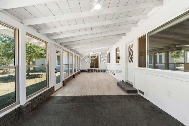 Building Photo - 2155 Portola Ave