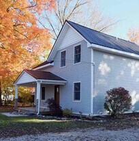 Building Photo - 202 Oak St