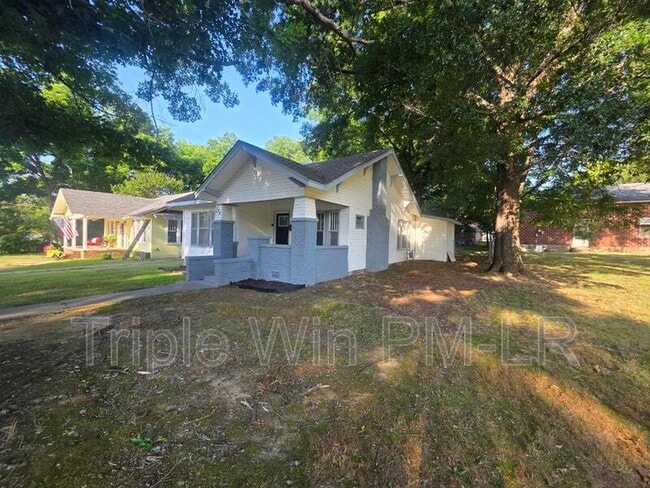 Building Photo - 609 N Morrill St