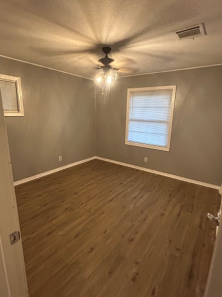 Building Photo - 298 Defreese Rd