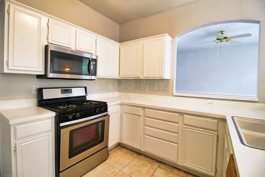 Building Photo - 8435 Creekside Cir