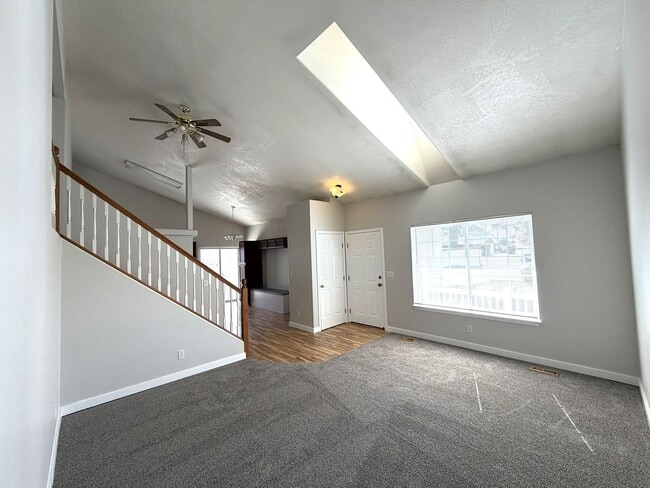 Building Photo - Great 4 bed 2 bath home with RV parking in...