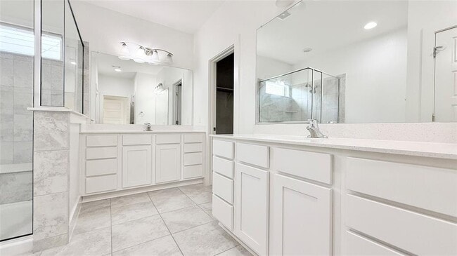 Building Photo - 600 Golden Glory Rd