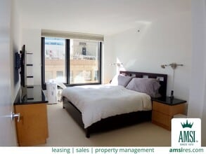 Building Photo - *New* 2 Bed & 2 Bath Condo in Fidi with Parking