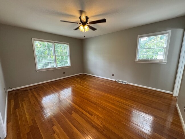 Building Photo - Beautiful 4/3 House with Bonus Room in Wes...