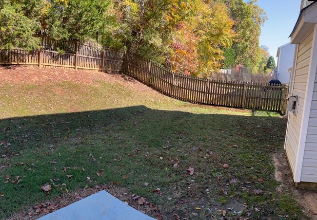 Building Photo - Quiet Neighborhood- Large family living!