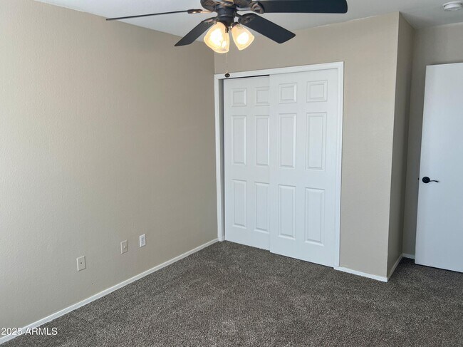 Building Photo - 10422 E Bramble Ave