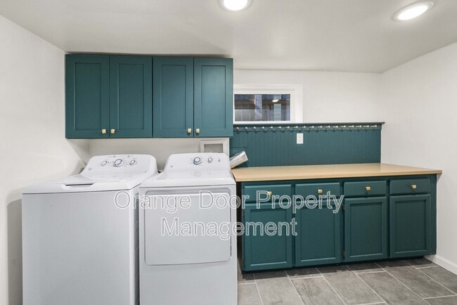 Building Photo - 4512 N Orchard St