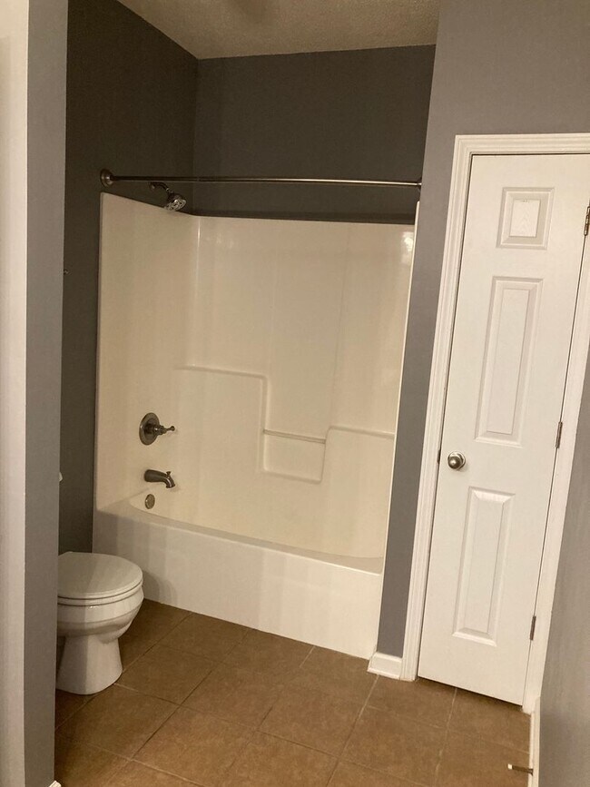 Building Photo - 138 Concord Ave