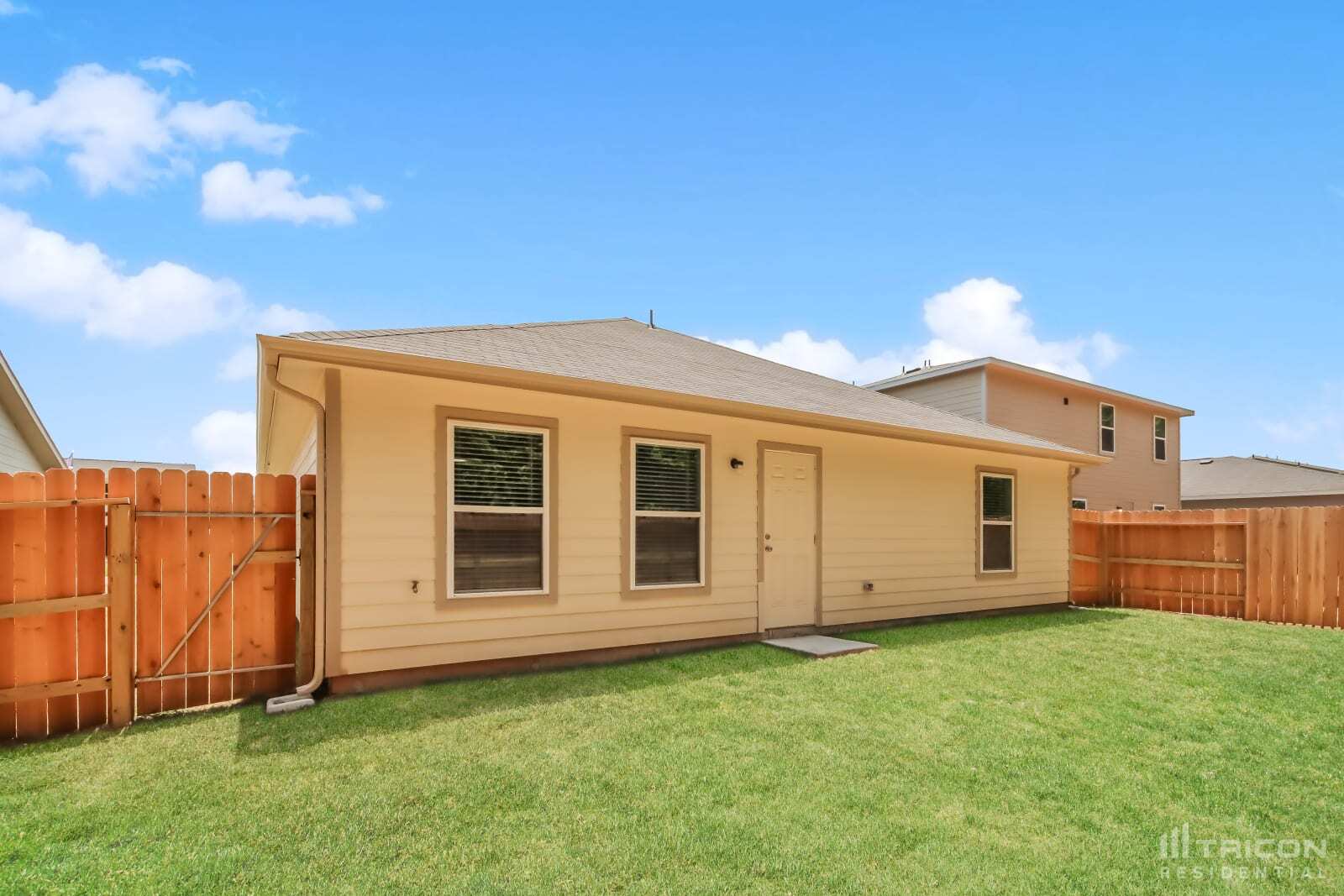 Building Photo - 15791 Del Norte Dr