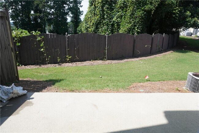 Building Photo - 71 Highoak Dr