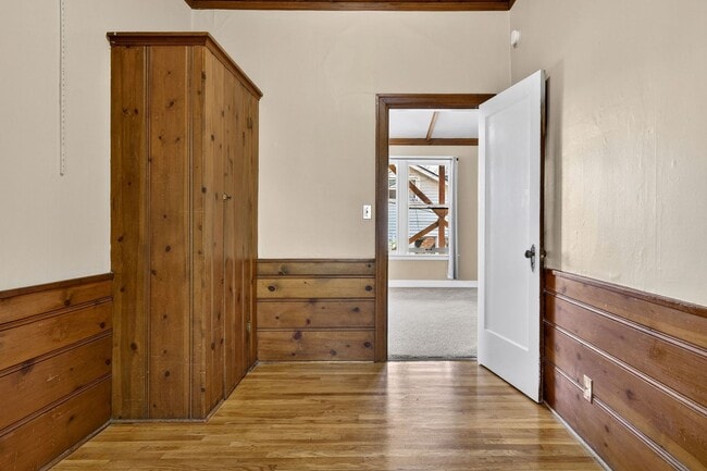 Building Photo - 713 SE 27th Ave