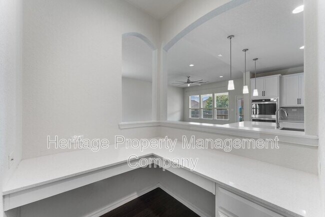 Building Photo - 942 Blue Violet