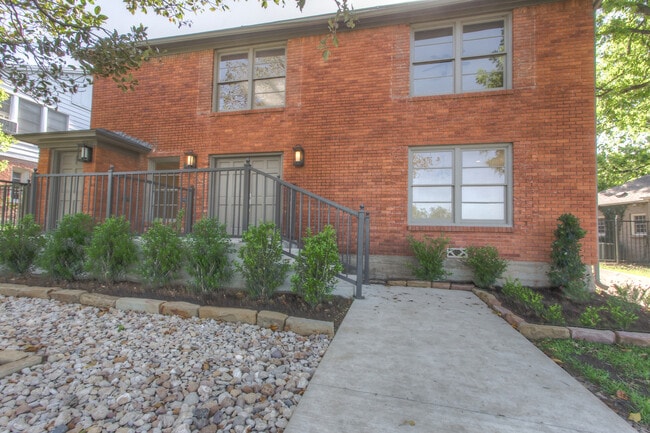 Building Photo - Fantastic Remodel in a Perfect Location!