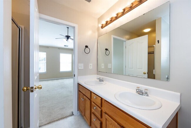 Building Photo - 4811 Sunburst Ln