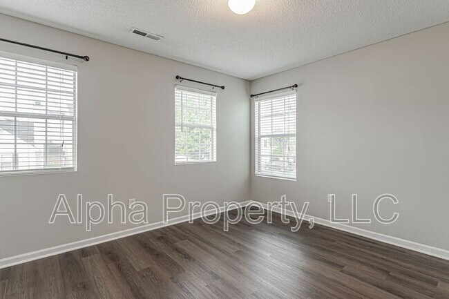 Building Photo - 105 Brushy Hollow Ln