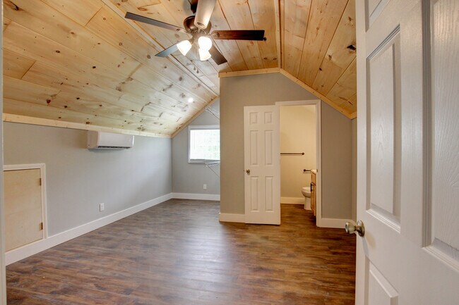 Building Photo - 5821 Highland Lick Rd